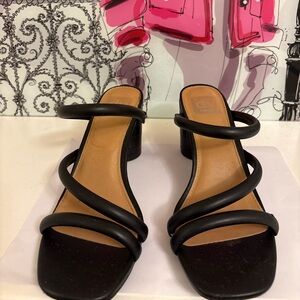 DV by Dolce Vita Black Triple-Strap Block Round Heels